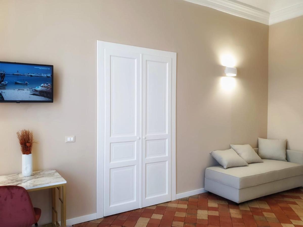 Palazzo La Piana Rooms 卡塔尼亚 外观 照片