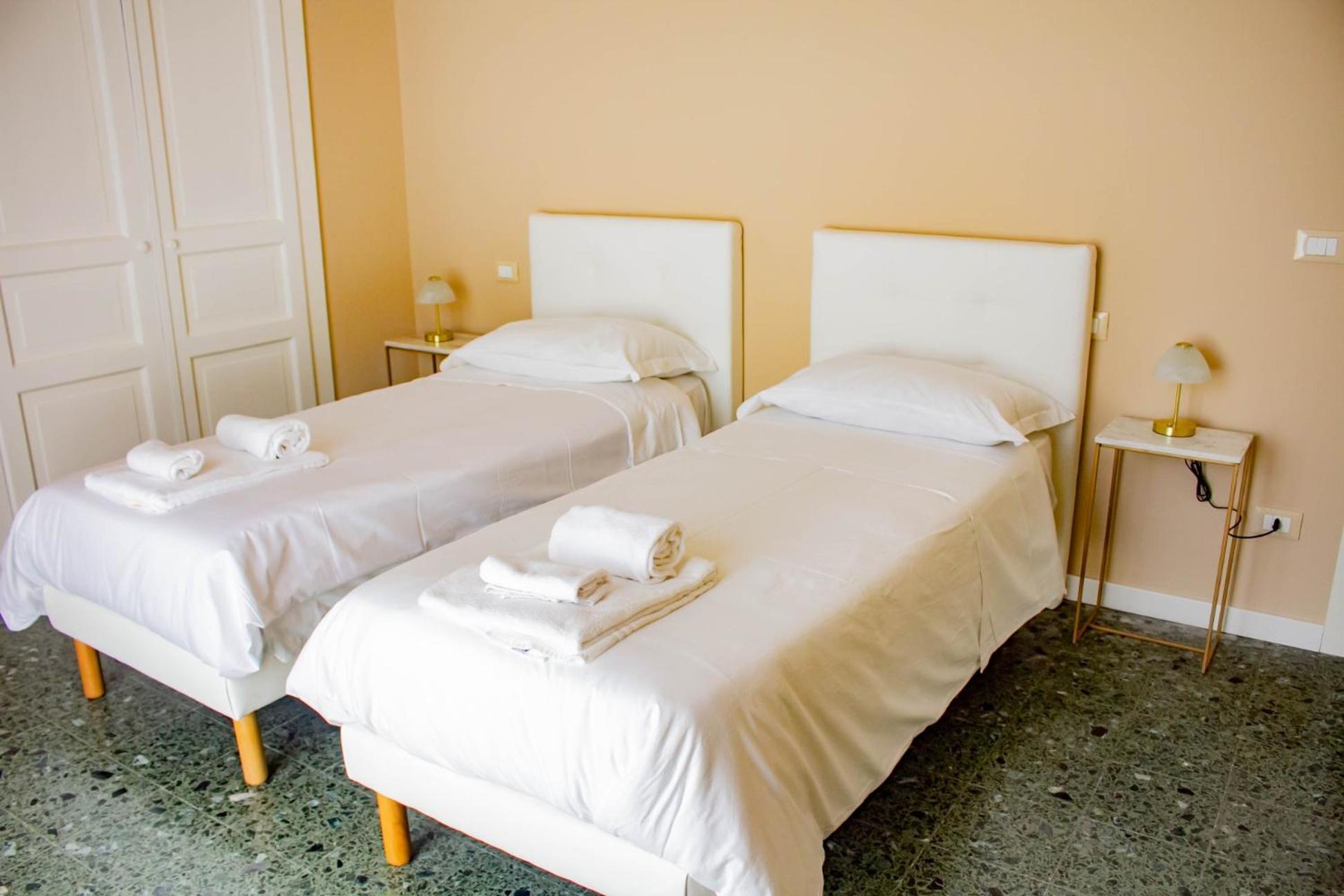 Palazzo La Piana Rooms 卡塔尼亚 外观 照片